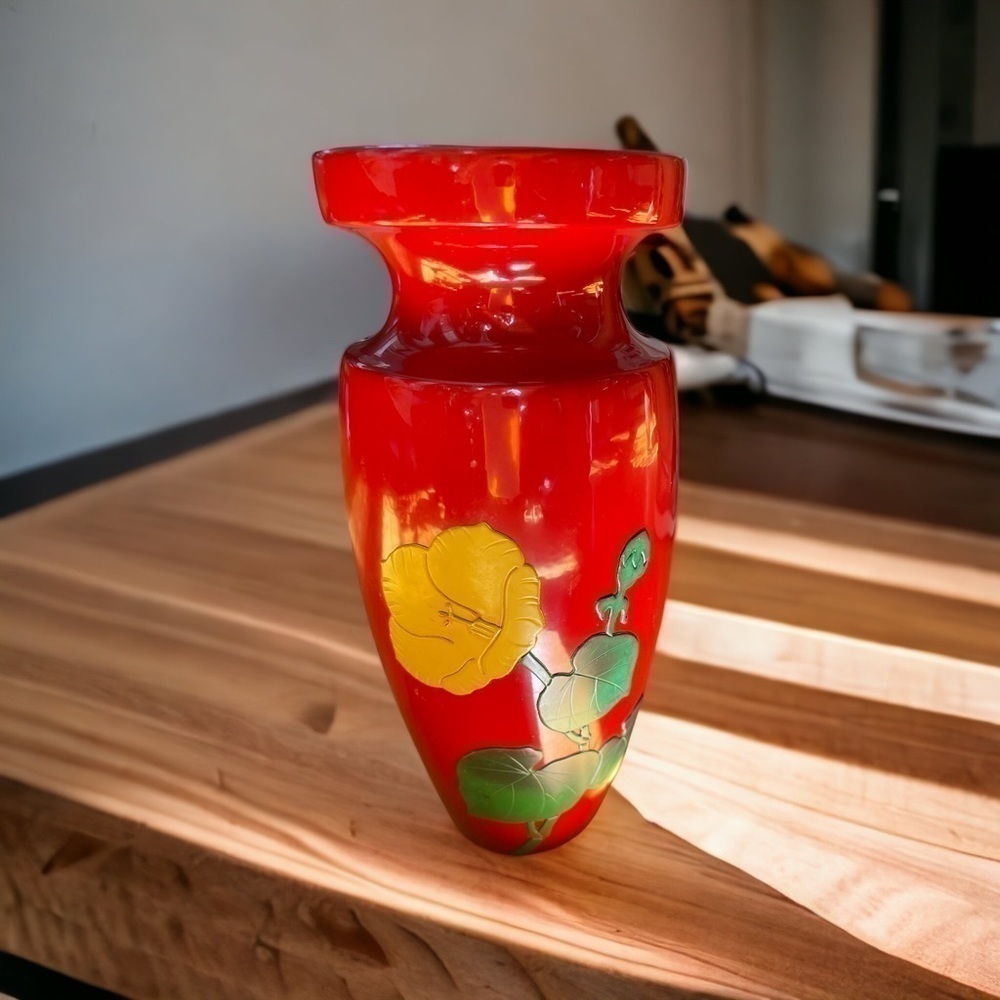BEAUTIFUL Asian inspired carved wooden vase, lacquered, excellent condition